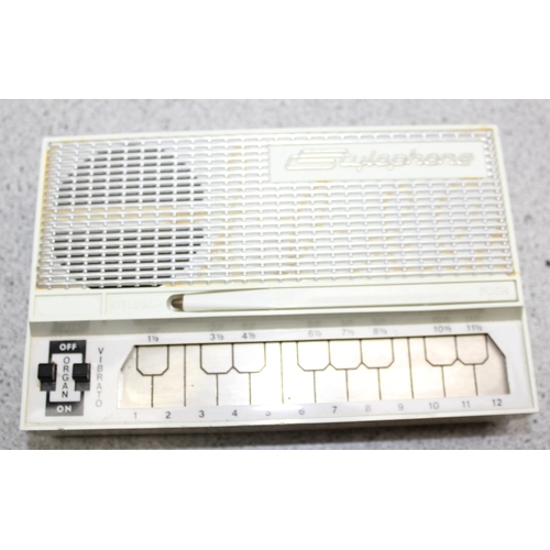 1550 - Vintage Child's Play electronic chord organ by Bontempi, Stylophone and boxed Grandstand Match of th... 