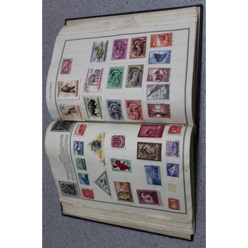 542 - Stamps - 3 Old style albums, + Quantity in packet (All world)