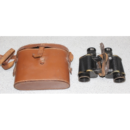 1462A - A pair of WW2 period binoculars in leather case, Bino Prism No2 Mk II x6 magnification by Taylor-Hob... 