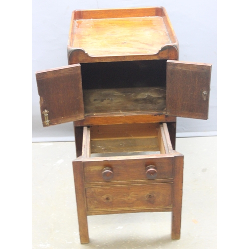 76 - A Georgian mahogany tray top bedside table or night stand with turned wooden handles, approx 45cm wi... 