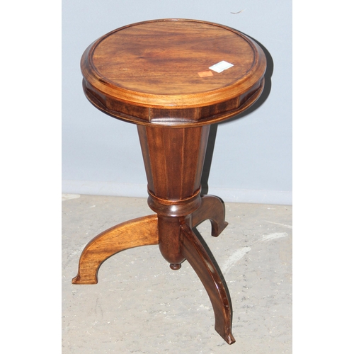 39 - An unusual mahogany trumpet shaped table, likely German Art Nouveau c.1900, approx 30cm wide x 51cm ... 