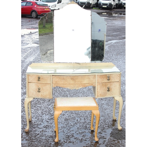 142 - A Queen Anne style dressing table and associated stool by Wrighton, approx 118cm wide x 48cm deep x ... 