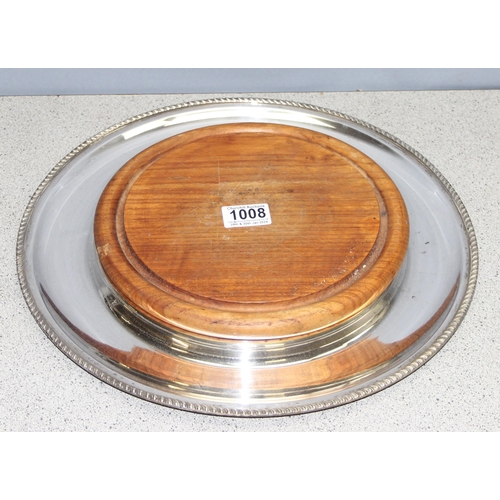 1008 - Large silver plated plate with wooden cheese board (plate approx 1.1kg), approx 38cm diameter