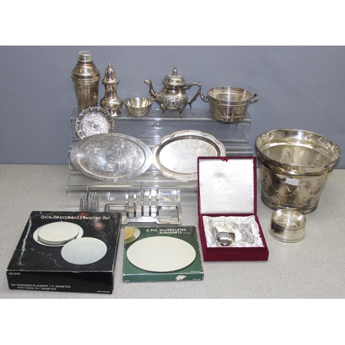 1017 - Large qty of mixed silver-plated items, approx 7.9kg gross