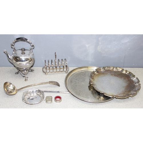 1021 - Qty of assorted antique and later silver plated items to inc a silver plated spirit kettle, a silver... 