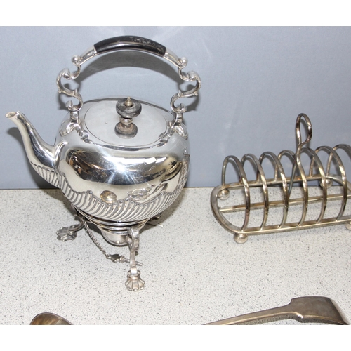 1021 - Qty of assorted antique and later silver plated items to inc a silver plated spirit kettle, a silver... 