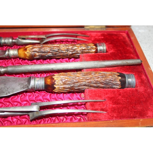 1027 - An antique boxed 5 piece carving set with decorative antler handles by S. Tyzack of Railway Arch, Ol... 