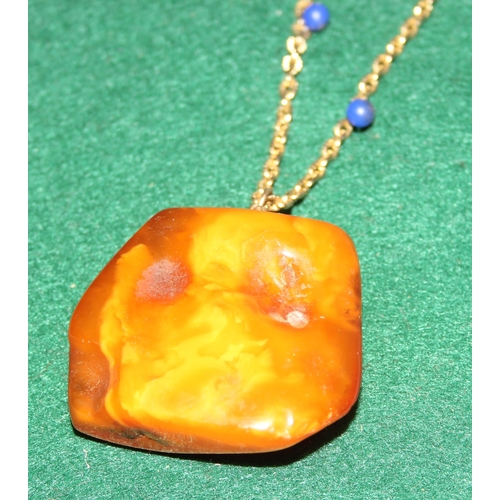 1150 - Large piece of raw amber on gold-plated chain, amber measures approx 4.5cm W x 1.5cm D x 4cm H, 30g ... 