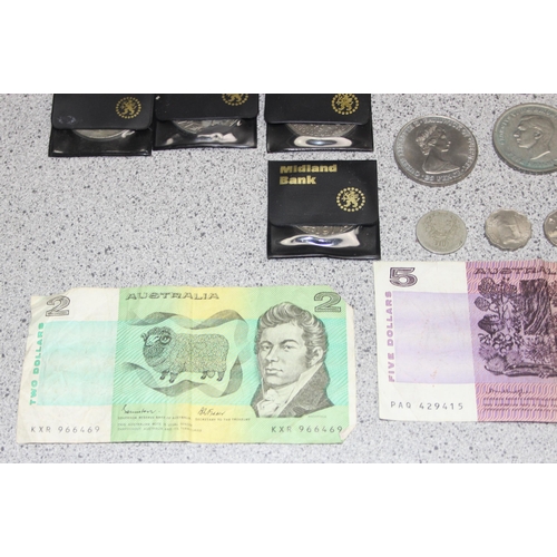 1205 - Qty of assorted mixed coins, mainly British commemorative crowns, 2 Australian banknotes etc