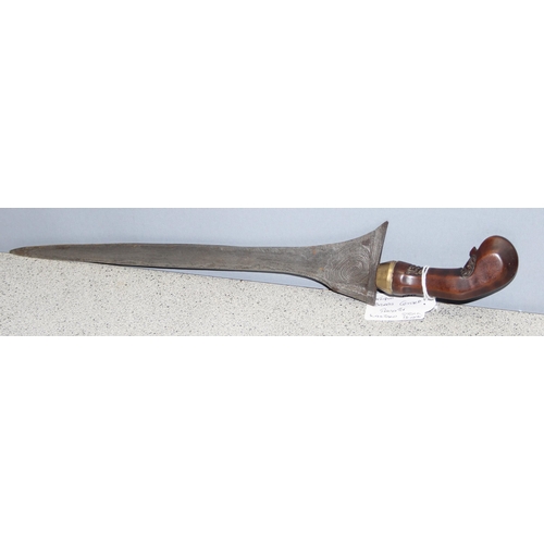 1409 - An Indonesian Kris or Keris dagger with Damascus steel blade and tortoiseshell inlaid sheath, approx... 