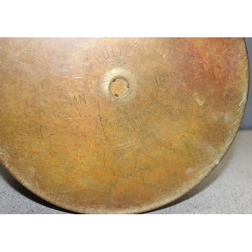 1413 - A large German WW1 period brass artillery shell case dated 1918, approx 22cm in diameter x 23cm tall