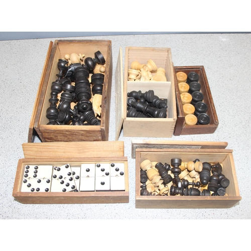 1504 - Assorted games pieces to incl chess, draughts and dominos in vintage boxes (5)