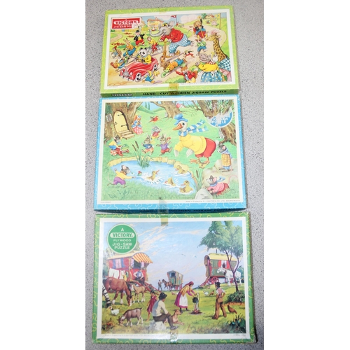 1513 - Qty of vintage jigsaw puzzles to incl hand-cut Victory wooden puzzles