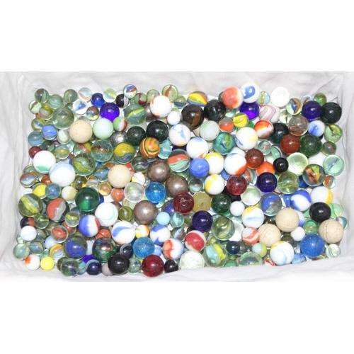 1521 - Large qty of vintage glass marbles, approx 3.6kg gross