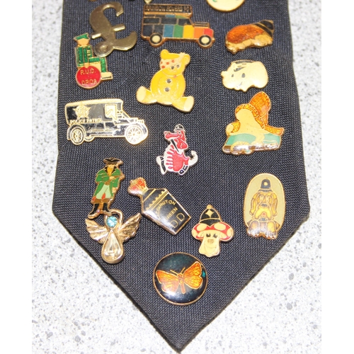 1649 - A large qty of assorted vintage enamel badges containing a large number of Police Charity badges of ... 