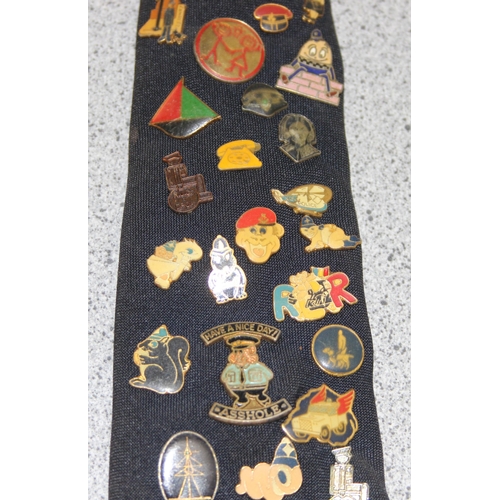 1650 - A large qty of assorted vintage enamel badges containing a large number of Police Charity badges of ... 