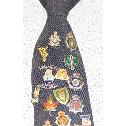 1652 - A large qty of assorted vintage enamel badges containing a large number of Police Charity badges of ... 