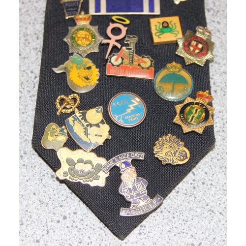 1652 - A large qty of assorted vintage enamel badges containing a large number of Police Charity badges of ... 