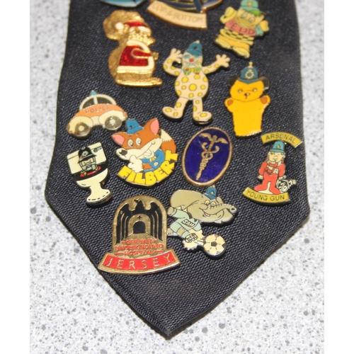 1653 - A large qty of assorted vintage enamel badges containing a large number of Police Charity badges of ... 