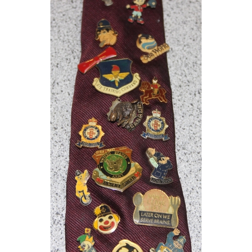 1654 - A large qty of assorted vintage enamel badges containing a large number of Police Charity badges of ... 