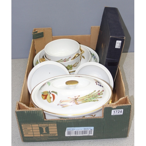 1724 - Qty of assorted Royal Worcester ceramics, mainly Evesham pattern