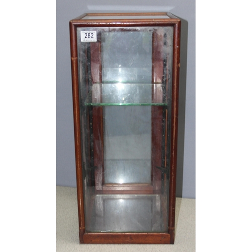 282 - Early 20th century mahogany glazed table top display cabinet with shelf, ideal for antique fairs etc... 