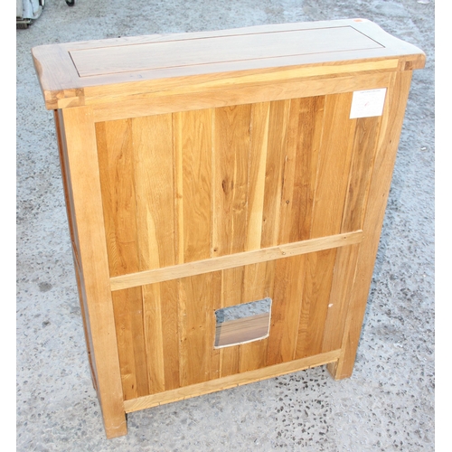 35 - A good quality modern light oak bookcase from Oak Furnitureland, approx 90cm wide x 30cm deep x 110c... 