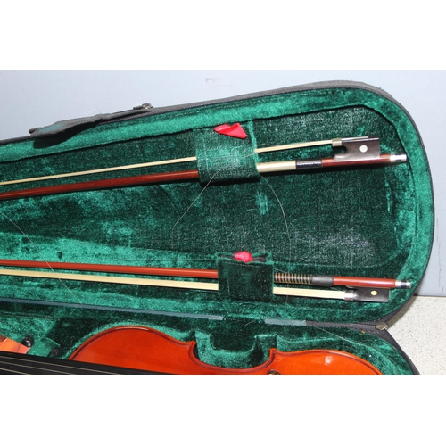 600 - A 4/4 (full size) Stentor Student violin in case with bows (full length of violin approx 59cm)