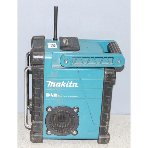 813 - Makita site radio, DMR104