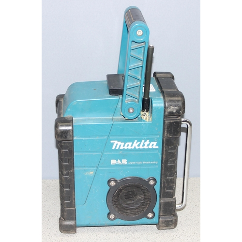 813 - Makita site radio, DMR104