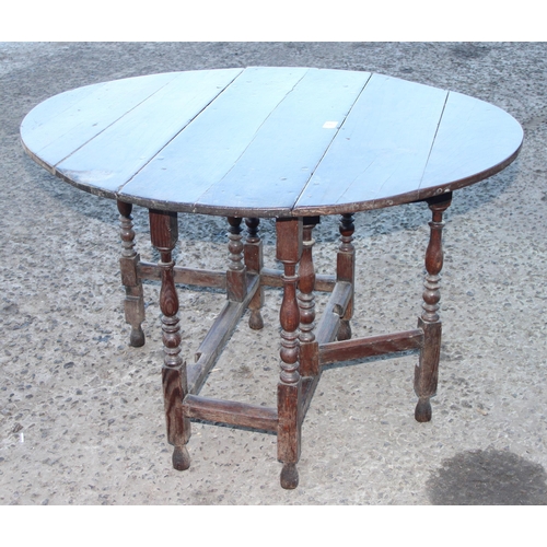 9 - An antique oak dropleaf gate leg table, approx 84cm wide x 34cm (100cm when raised) deep x 67cm tall