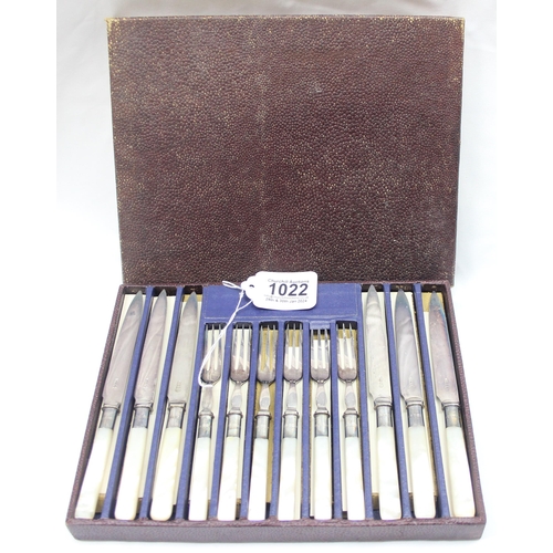 1022 - A boxed set of 6 silver collared fruit knives and forks with mother of pearl handles, collars marked... 