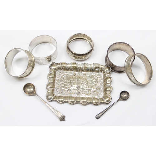 1029 - Qty of assorted silver items to inc 5 napkin rings, 2 salt spoons and a small silver Reynold's Angel... 