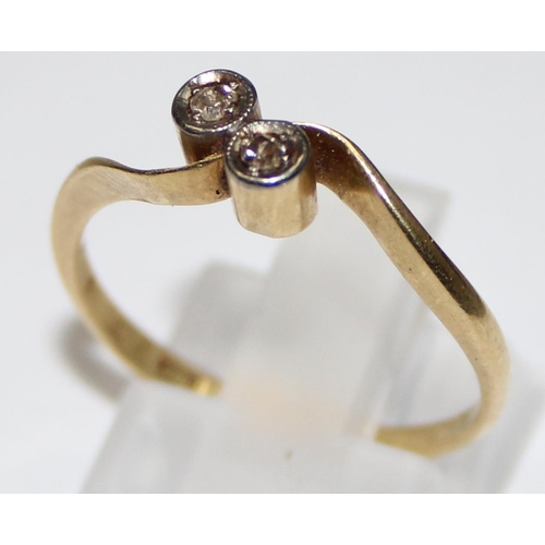 1108 - 18ct gold yellow gold and diamond ring in crossover setting, marked 18ct and XRF confirmed, approx s... 