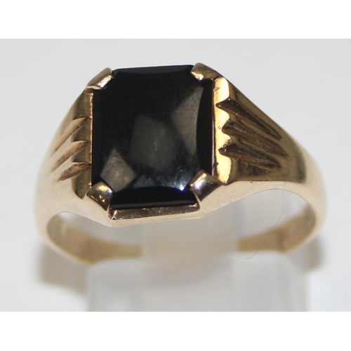 1118 - 9ct gold and onyx set signet ring, full but rubbed hallmarks and XRF confirmed, approx size R, appro... 