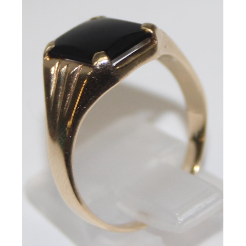 1118 - 9ct gold and onyx set signet ring, full but rubbed hallmarks and XRF confirmed, approx size R, appro... 