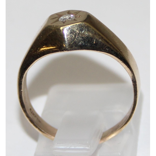 1119 - An unusual 9ct gold solitaire diamond ring, full hallmarks and XRF confirmed, approx size N, approx ... 