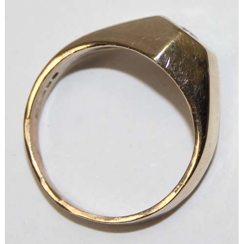 1119 - An unusual 9ct gold solitaire diamond ring, full hallmarks and XRF confirmed, approx size N, approx ... 