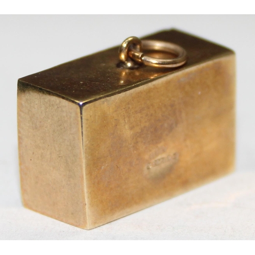 1143 - 9ct gold cased £5 note charm, fully marked and XRF confirmed, approx 2.98g gross