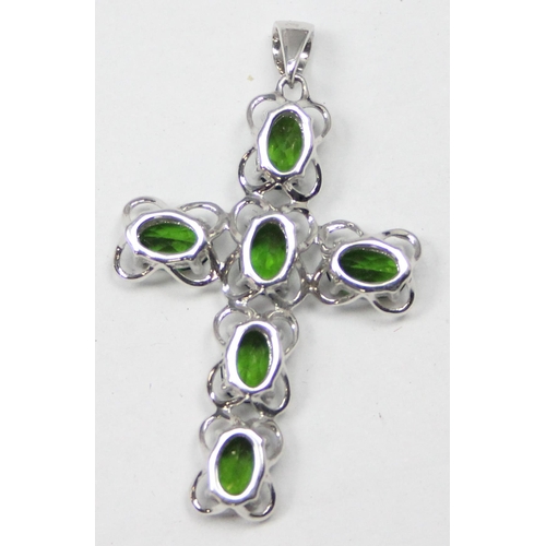 1145 - A 9ct white gold and chrome diopside set crucifix pendant, approx 38mm tall, approx 3.13g gross, wit... 