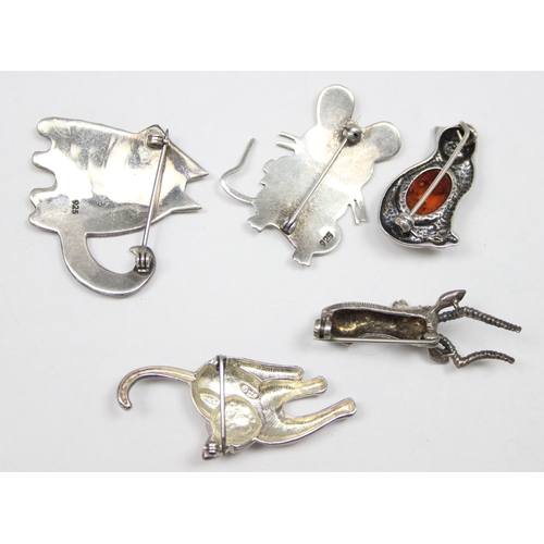 1165 - 5 silver brooches, 3 formed as a Cat, a mouse and a marcasite antelope (5)