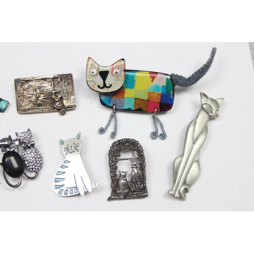 1166 - 8 assorted vintage cat brooches