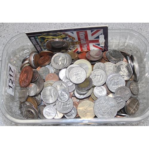 1217 - Qty of assorted mixed world and British coins, approx 1.8kg gross