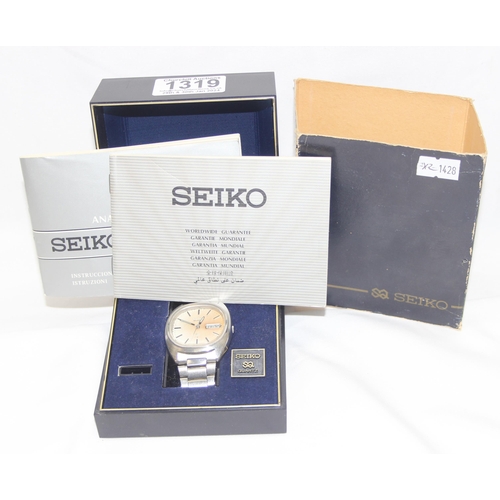 1319 - A vintage Seiko SQ Quartz watch with stainless steel strap, 7546-5070 & 7456-507L,  in box with pape... 