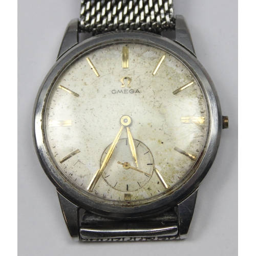 1329 - A vintage Omega gents wristwatch with 267 cal. movement and gilt baton numerals to dial, with a vint... 