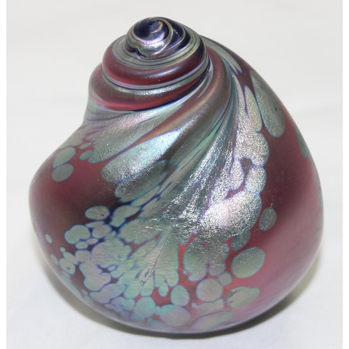 1658 - An Iridescent Art Glass paperweight formed as a sea shell, in the manner of Ditchfield & Okra, vario... 