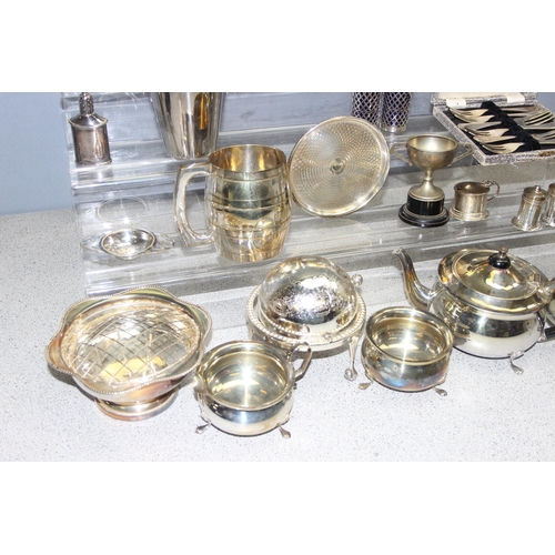 1041 - Qty of assorted antique and later silver plate and other metalware, approx 7.2kg gross