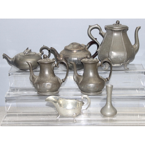 1042 - Qty of assorted antique and later pewter items, approx 3.8kg gross