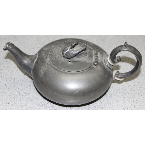 1042 - Qty of assorted antique and later pewter items, approx 3.8kg gross