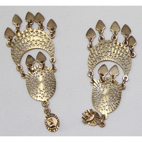 1170 - A pair of 9ct gold filigree drop earrings with stud fasteners, marked 375, small hallmarks to posts ... 